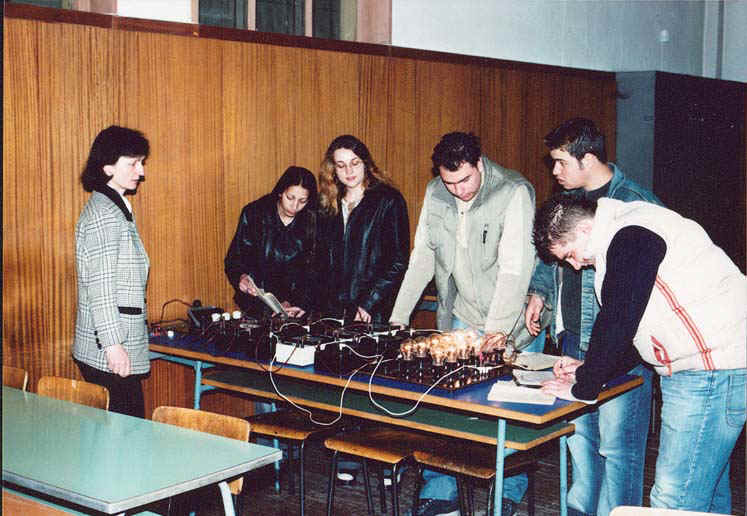 #08_Eltf.jpg (92490 bytes)