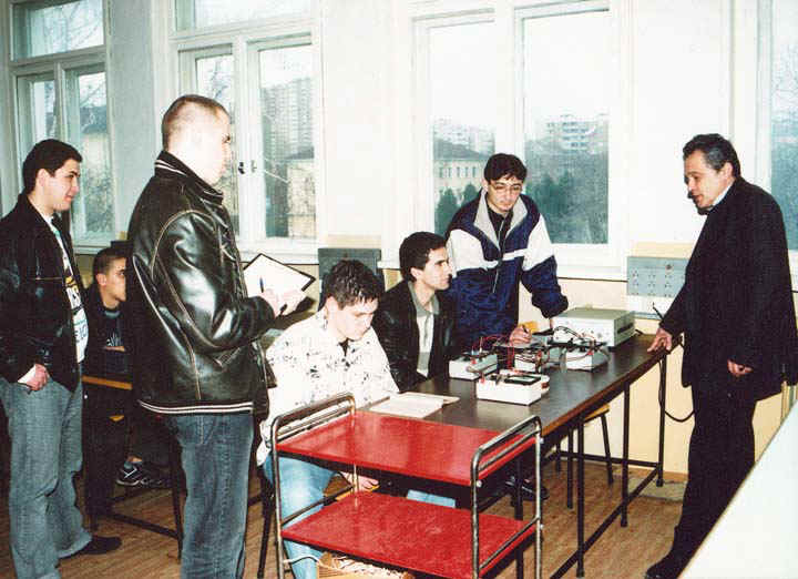 #09_Eltf.jpg (83871 bytes)